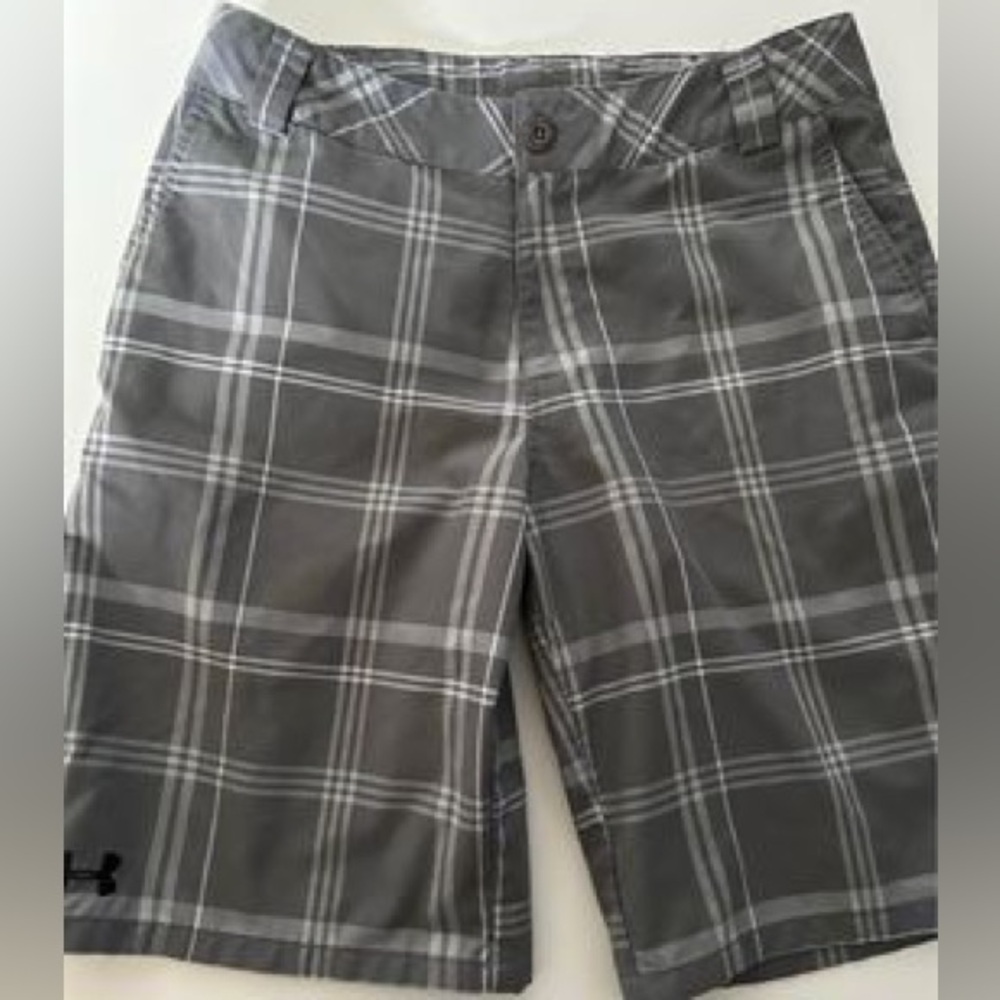 UNDER ARMOUR boys size large golf shorts